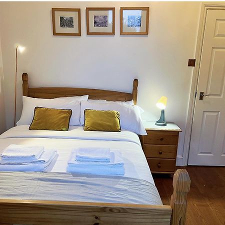 Lovely 2 Bedroom Garden Flat In Londra Esterno foto