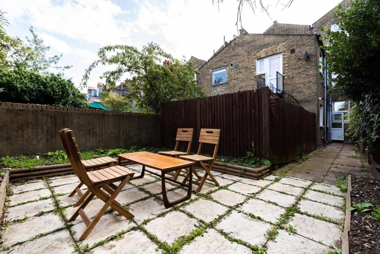 Lovely 2 Bedroom Garden Flat In Londra Esterno foto