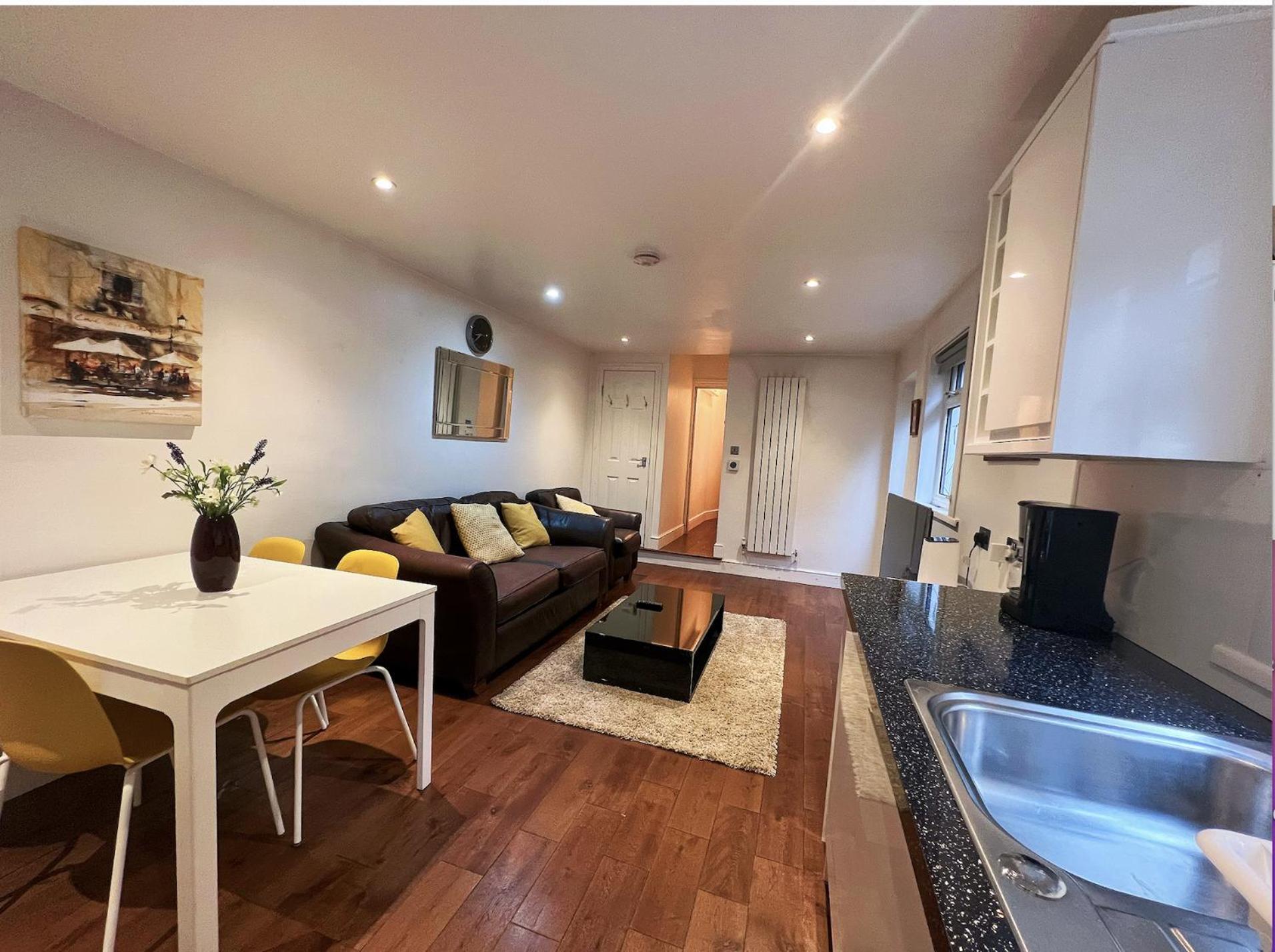 Lovely 2 Bedroom Garden Flat In Londra Esterno foto