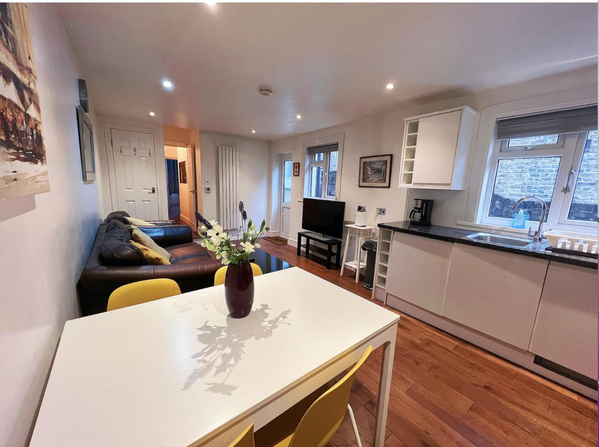 Lovely 2 Bedroom Garden Flat In Londra Esterno foto